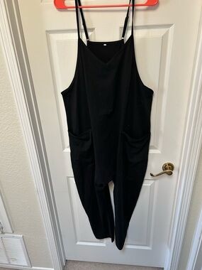 Black Women's Sleeveless Jumpsuit with Pockets